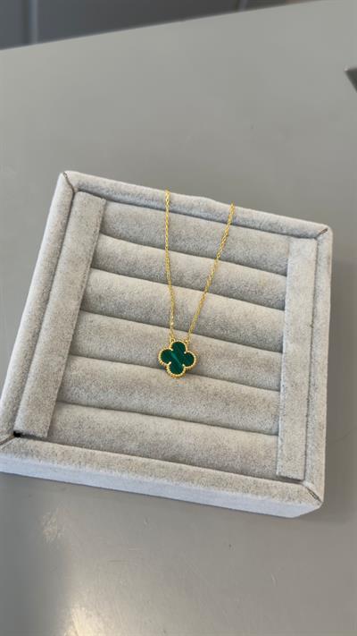 Marka Model İthal Seri Yeşil Yonca Kolye