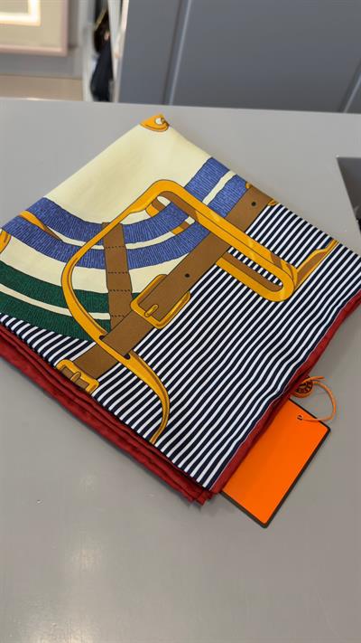 Marka Model Kemer Detaylı 90x90 İpek Fular