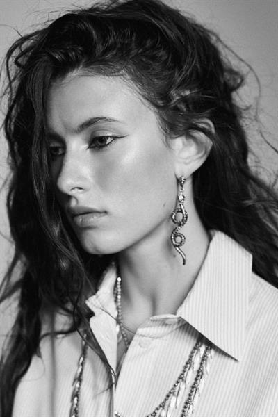 Marka Model Yılan Desenli Küpe