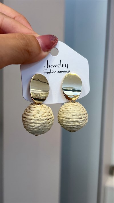 Oval Plaka Model Hasır Krem Küpe