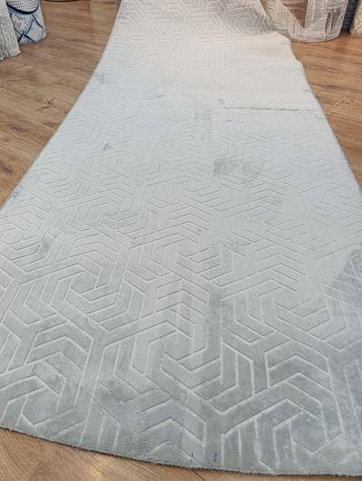 By Özer Halı Lera Geometrik Desenli Gri Renk Kaymaz Tabanlı Kesme Yolluk