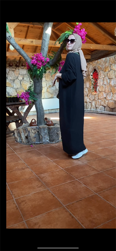 kolu detaylı sade siyah rahat kalıp elbise