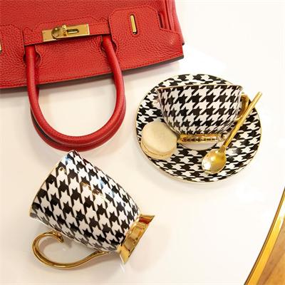 Crıstına Re Mug Houndstooth