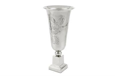 Mikasa Silver Ayaklı Metal Vazo 21X45 Cm