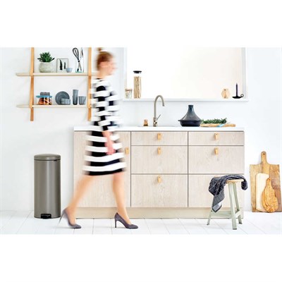 Newıconplatınum Pedallı  Çöp Kutusu 30 L