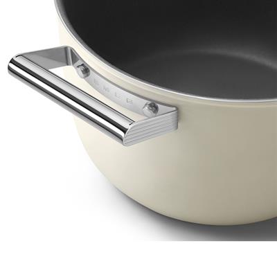 Smeg Cookware 50S Style Krem Tencere Cam Kapaklı 26 Cm, 4.5Mm Taban Kalınlığı, 7,6 Lt