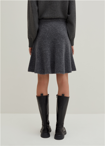 Alpaka Ve Yün Karışımlı Gri Kısa Ve Bol Kesim Etek