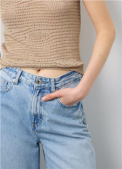 Bej Renkli Normal Kesimli File Dokulu Viskoz Karışımlı Askılı Bluz