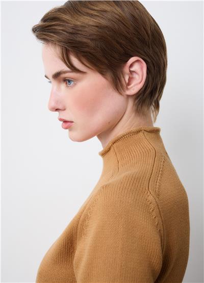 Bej Pamuklu Boğazlı Normal Kesimli Bluz