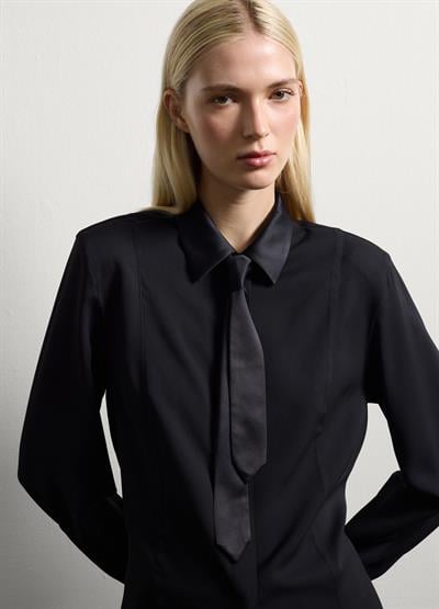 Dar Kesim Streç Krep Gömlek