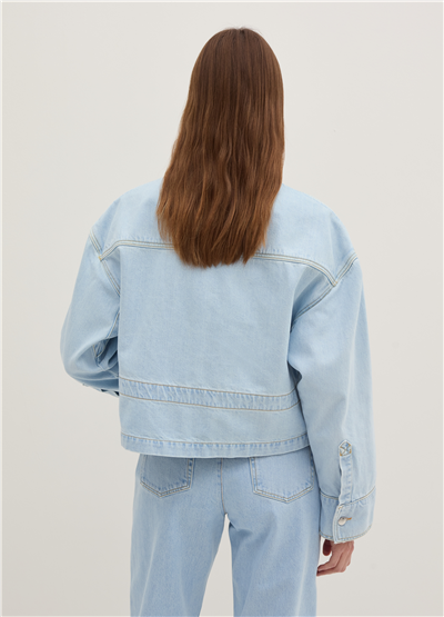 Dik Yakalı Kısa Ve Oversize Kot Ceket