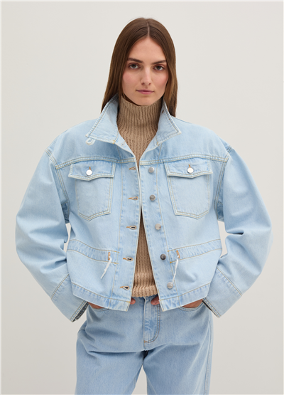 Dik Yakalı Kısa Ve Oversize Kot Ceket