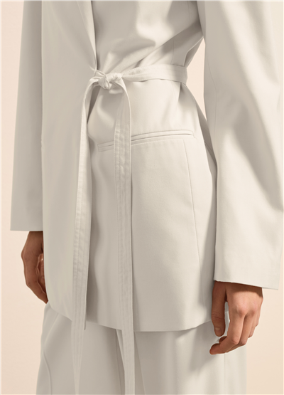 Kemerli Kırık Beyaz Kruvaze Blazer