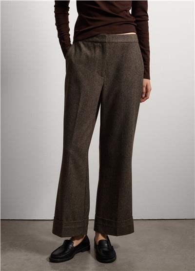 Normal Kesim Paçalı Pantolon