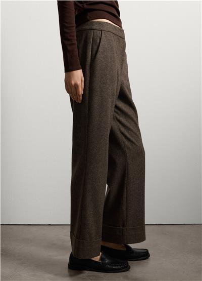 Normal Kesim Paçalı Pantolon