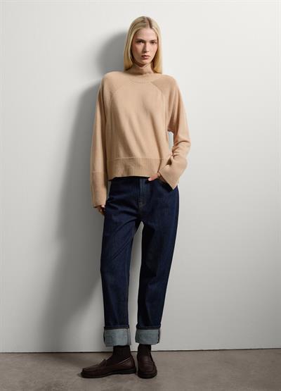 Bej Saf Yünden Boğazlı Kazak