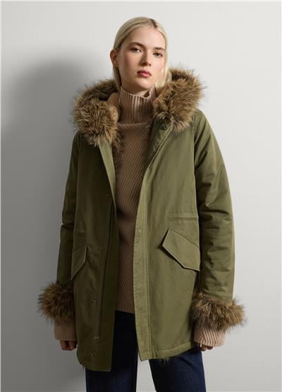 Sahte Kürk Süslemeli Parka