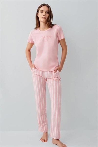  Kadın Pembe Pijama Takımı	