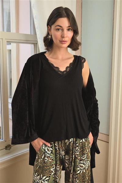 Çiçek Yaprak ve Etnik Desenli Dantelli 3lü Pijama Takımı