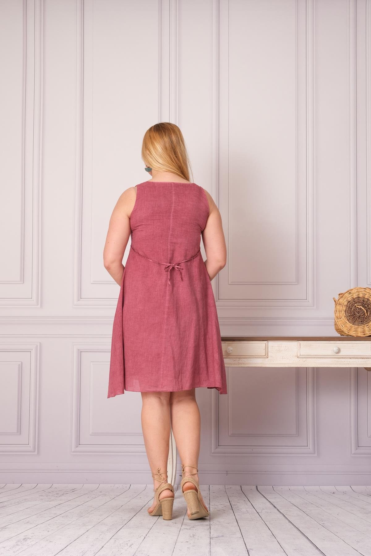 4533 Yakası İpli Eteği Parçalı Kolsuz Pamuk Otantik Elbise