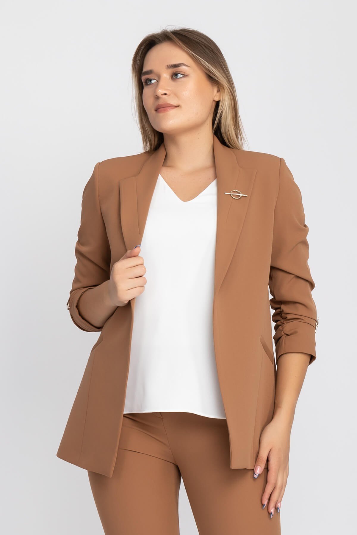 90503 Broşlu Büzgülü Kol Astarlarlı Blazer Ceket