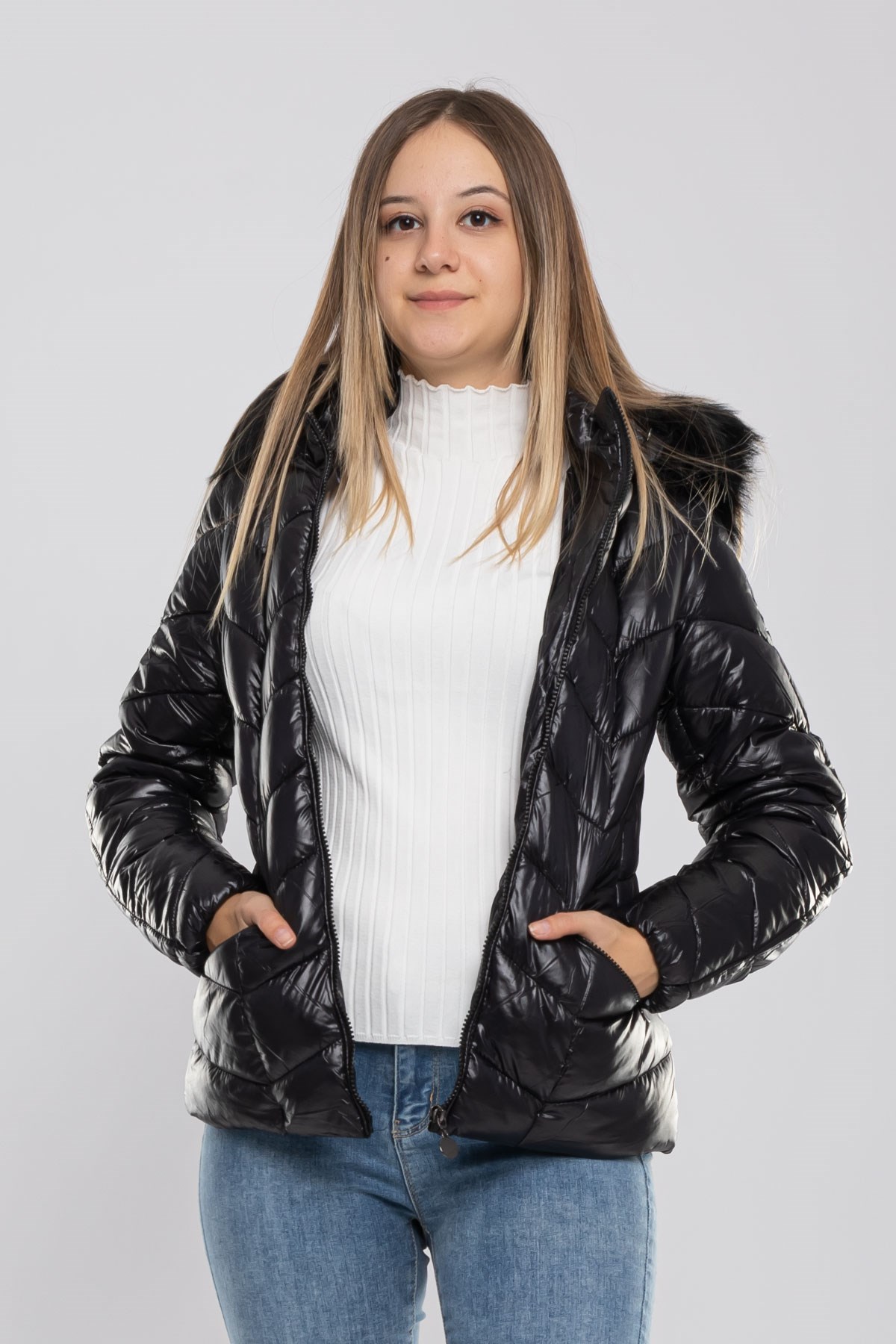 D89739 Şapkalı Cepli Kısa Kadın Şişme Mont