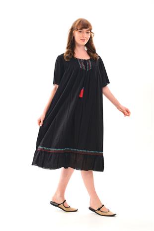 1058 Büyük Beden Ön İpli Yaka Etek Nakışlı Kısa Kol Otantik Elbise