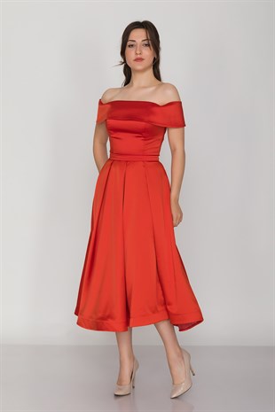 1336 KB Kayık Yaka Pileli Saten Kısa Elbise