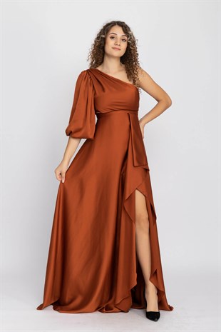 1337 KB Tek Omuz Balon Kol Yırtmaçlı Saten Abiye Elbise