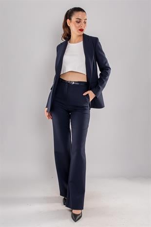 2135 Tek Düğme Cep Kapaklı Broşlu Ceket Pantolon İkili Takım