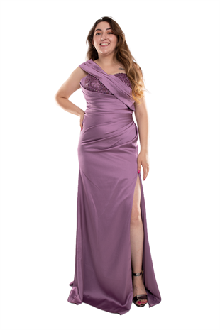 22005 Tam Seri Gögüs Taş İşleme Beli Drape Saten Yırtmaçlı Uzun Elbise