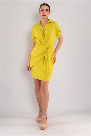 23Y2080 Ayrobin Önü Düğmeli Yandan Büzgülü Drapelı Kısa Krinkıl Elbise