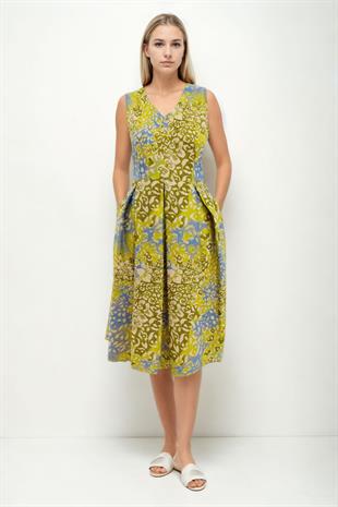 25-506 Sıfır Kol Piliseli Kuşaklı Ön Arka Vyaka Desenli Kısa Elbise