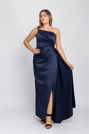 408 Tek Omuz Beli Drape Yırtmaç ve Kuyruklu Saten Uzun Elbise