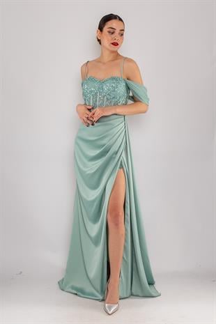 437 Göğüs Dantel İncili Yırtmaçlı Uzun Saten Elbise