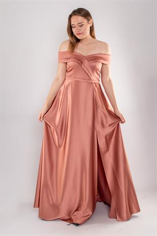 4667-1 Büyük Beden Madonna Yaka Yırtmaçlı Uzun Saten Elbise