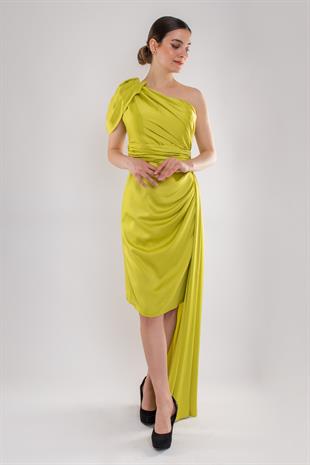 474 Tek Omuz Beli Drape Kuyruklu Kısa Saten Elbise