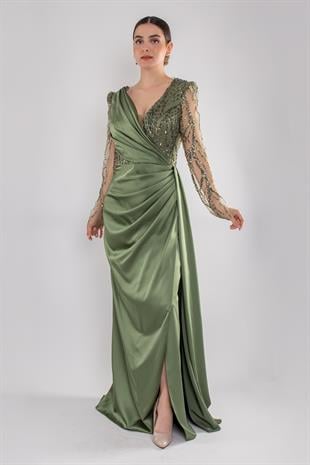 486 Payetli Tül Kol Kruvaze Yaka Drapeli Uzun Saten Elbise