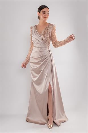 486 Payetli Tül Kol Kruvaze Yaka Drapeli Uzun Saten Elbise
