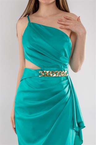 489 Tek Omuz Zincirli Beli Drape Saten Kısa Elbise