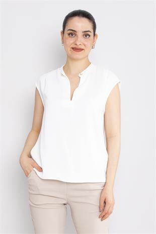 81980 Yakasız Broş Detay Kolsuz Şifon Bluz