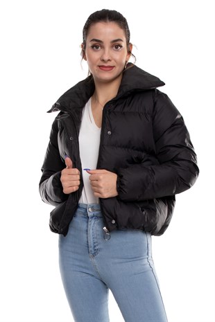 LEYLAK Geniş Yaka Kol ve Etek Ucu Lastikli Kadın Kısa Mont