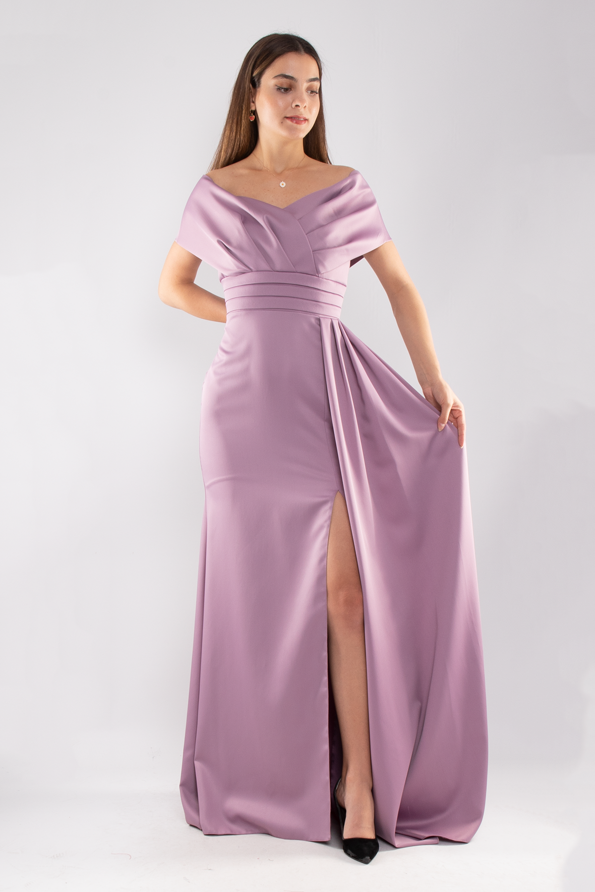 1195 Beli Drape Kayık Yaka Yanı Kuyruklu Uzun Saten Elbise