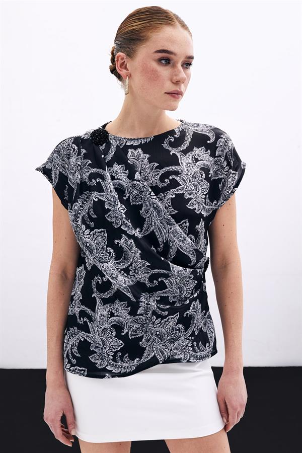 1729-1001 Desenli Aksesuar Detaylı Bluz