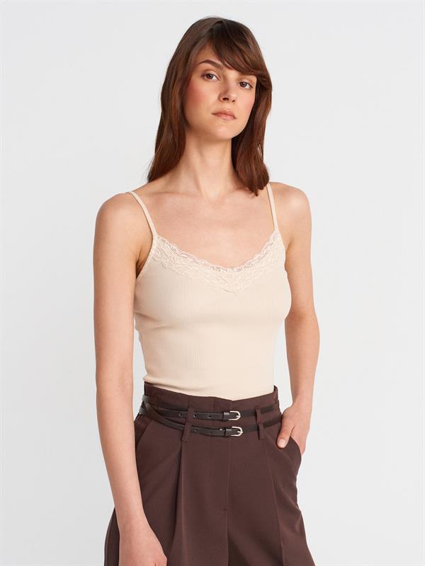 21015 Askılı Dantel Detay Top Crop