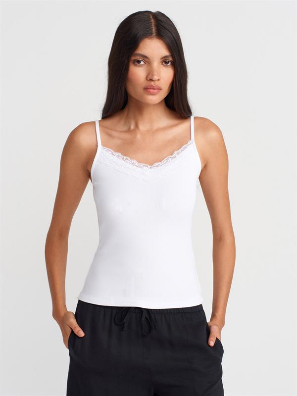 21015 Askılı Dantel Detay Top Crop