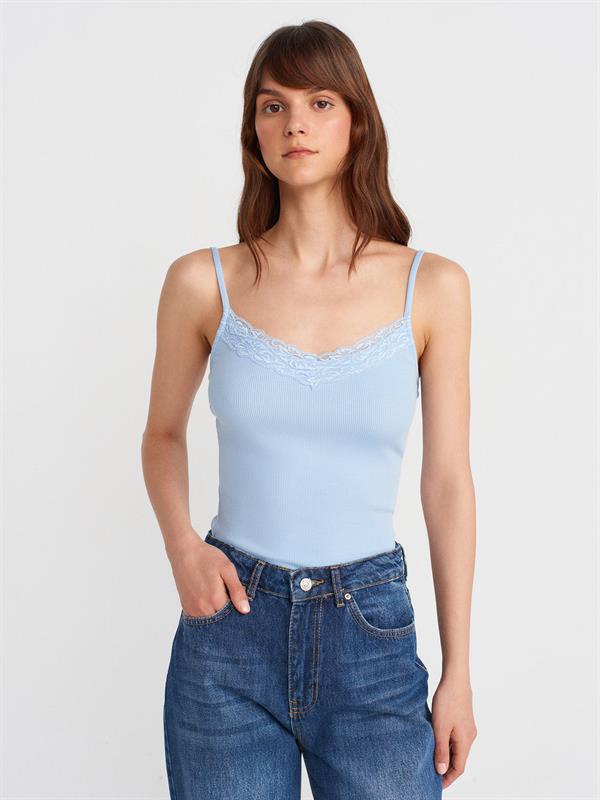 21015 Askılı Dantel Detay Top Crop