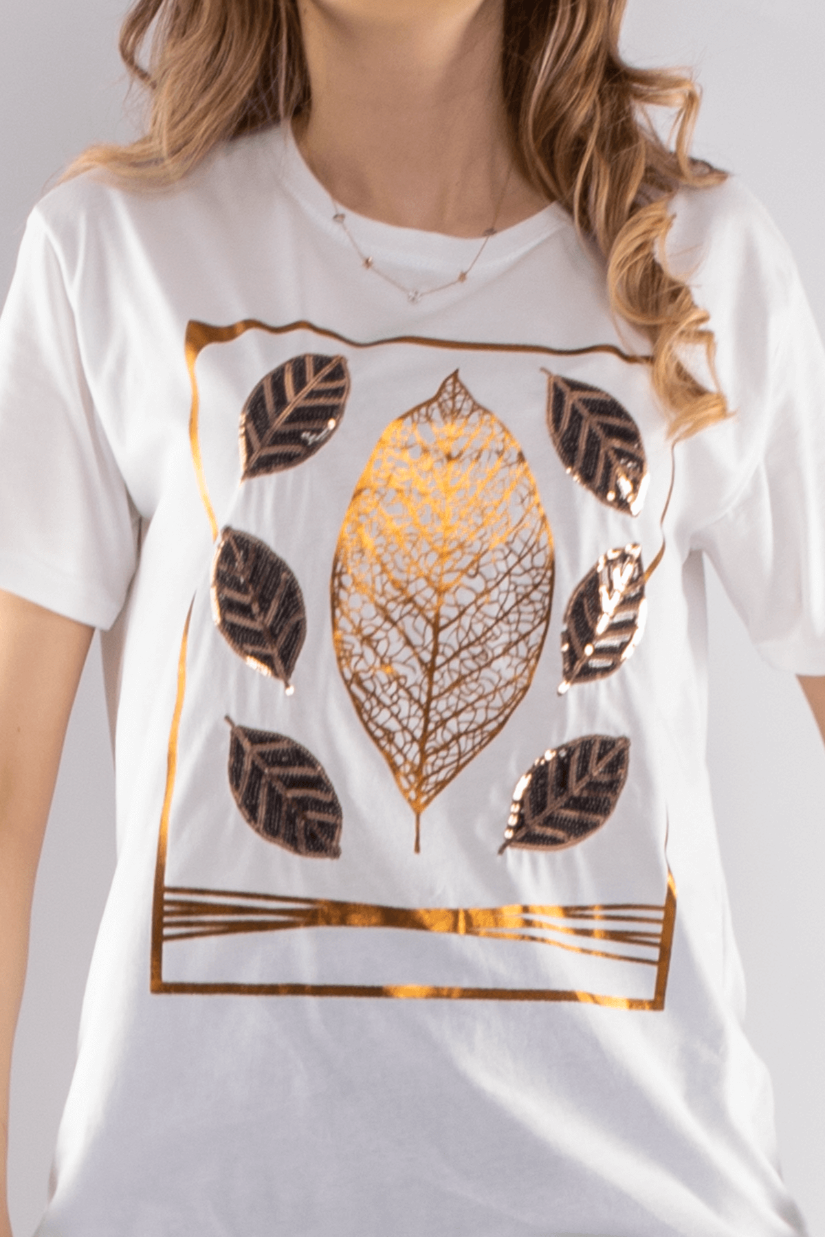 2652 Yaldızlı Yaprak Desen Payet Detay Kadın Tshirt