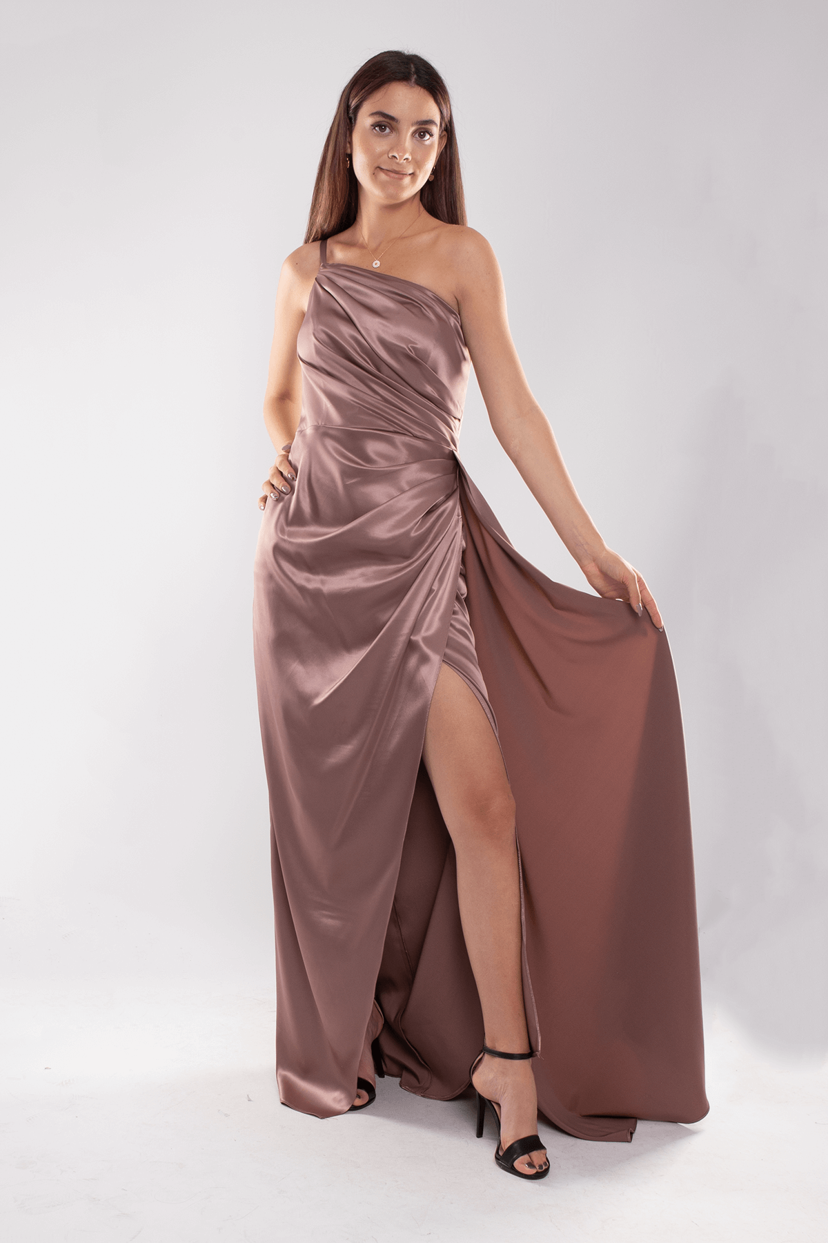 408 Tek Omuz Beli Drape Yırtmaç ve Kuyruklu Saten Uzun Elbise
