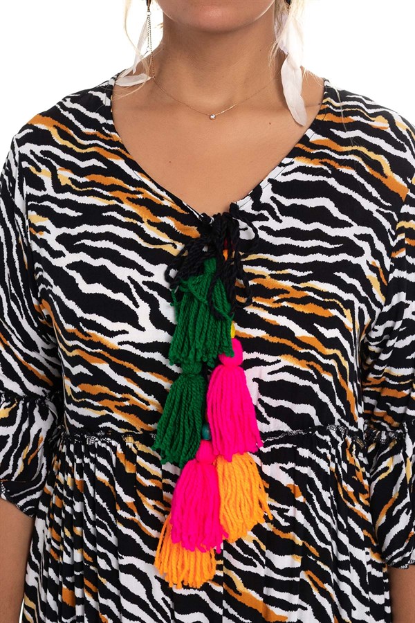 7017-12 Zebra Desen Yaka Püsküllü Pamuk Elbise